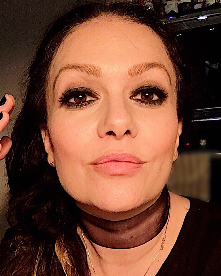 ivanapeters's tweet photo. Veceras je dodela regionalnih nagrada za najbolji spot,prenos je na rts-u a #reci je nominovan za najbolji u RnB kategoriji! ☺️Hvala puuuno svima koji su glasali #mtsvision https://t.co/Zq4sG44XCQ