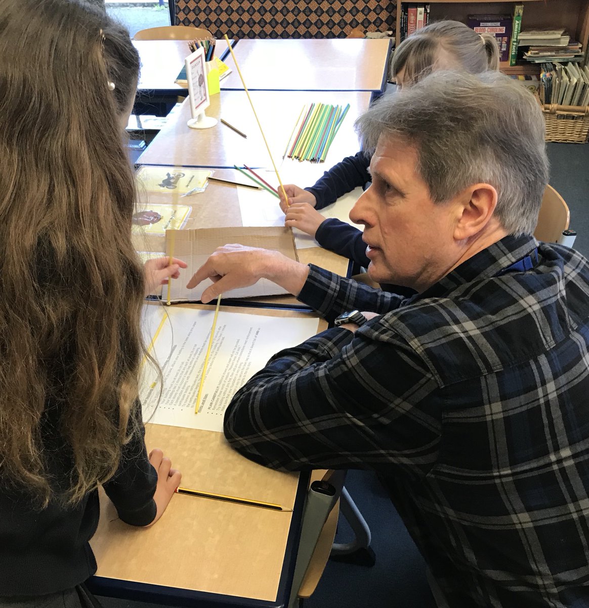 MaryEltonPS's tweet photo. Year 4 had a ‘challenging’ day with their Earthquake Tower Challenge! They loved utilising the tips/skills of “expert Ian” who has worked in the construction industry for over 40 years! #realpeoplerealjobs #industryexperts #engineering #stem #stemchallenge #skills https://t.co/zN1GwPJq59