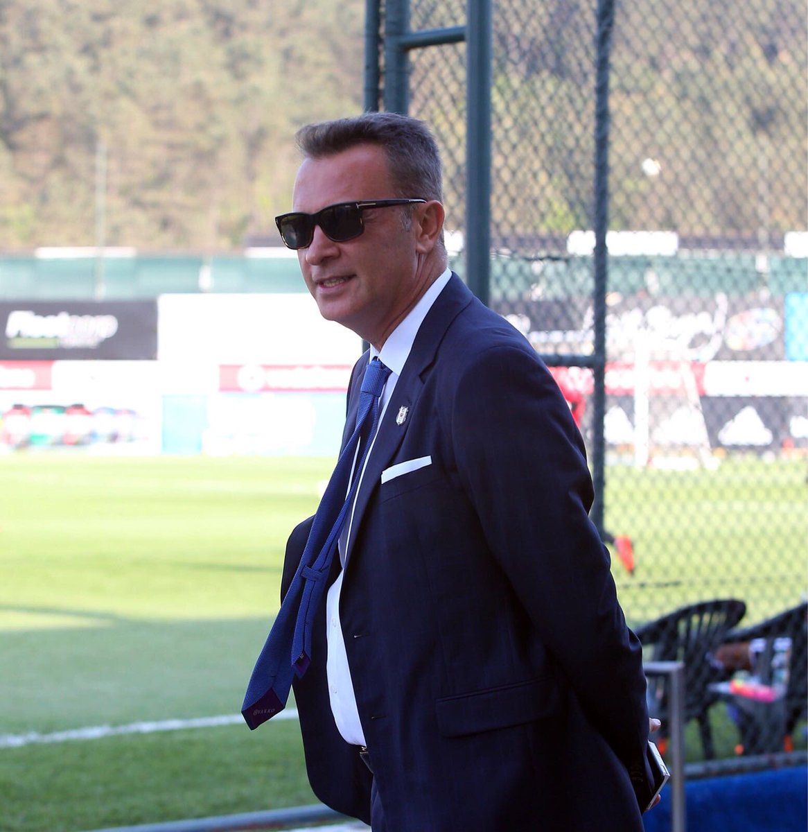 Besiktas's tweet photo. Başkanımız Fikret Orman, takımımızın antrenmanını izledi.
#Beşiktaş https://t.co/a6dhR7ChMd
