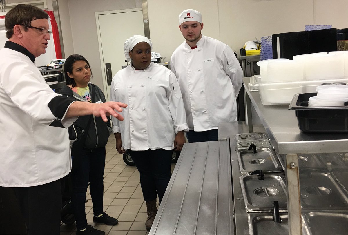 MeaningOfCare's tweet photo. We have enjoyed hosting @OmahaPubSchool Culinary Arts Students today at the Methodist Hospital 8303 Cafe’. The health care food industry is changing and we were honored to share our expertise! #futurechefs #healthcare #fancycooking https://t.co/23F7IS2mXK