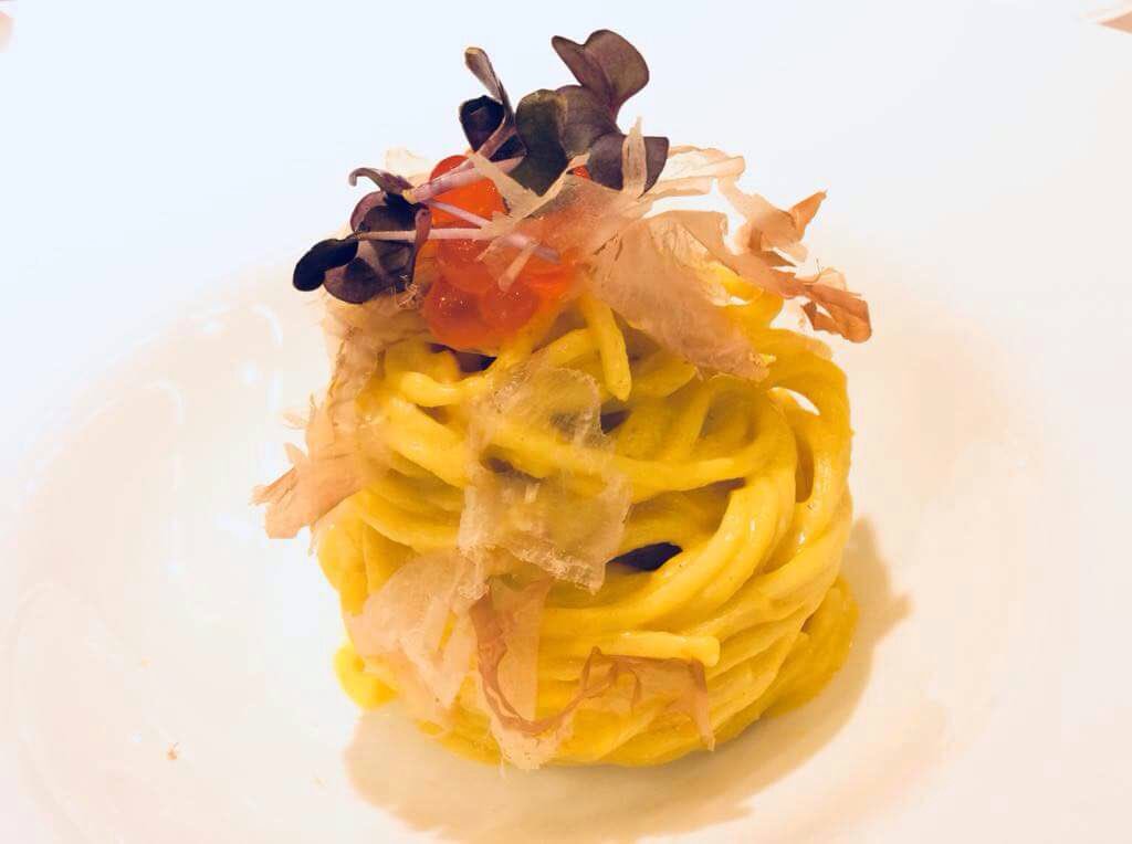 metroacademy's tweet photo. Ed ecco i nostri piatti! L’uovo, un alimento povero ma che può regalare emozioni e sorprese in un piatto: spaghetti alla chitarra alla carbonara di mare, zuppa Pavese a modo mio, finta pappardella con ragù di cinghiale e fonduta di caciocavallo
Grazie @chefsadler !😋🥚 https://t.co/PQjHRCPxot