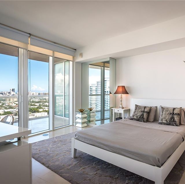 miamicondosblog's tweet photo. Itโs another closing day for the MCI Team! A big congrats to agent Arianne on the sale of Icon South Beach #2206 $1.08M! #miamirealestate #iconsouthbeach #icon #iconmiami #southbeach #southbeachrealestate #miamirealtor #miamirealestate #miamicondos #sobe #miami #southbeachcondo https://t.co/sJHFZWWQum