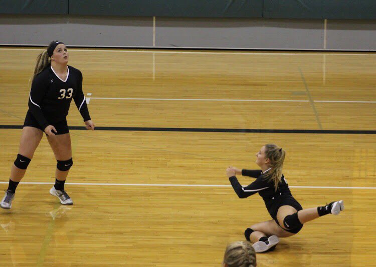 dragons_vball's tweet photo. Happy birthday to freshman @gabbyewing_  🐲🏐 https://t.co/5Xo3XaPROC