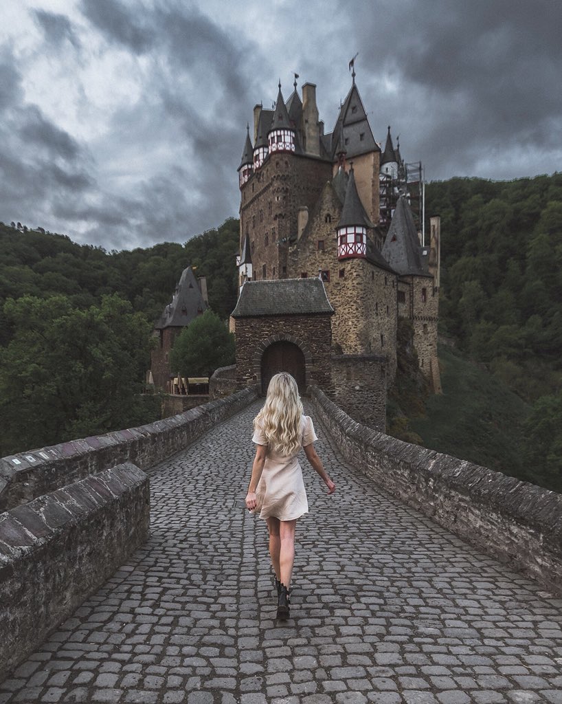 ChristineWedbrg's tweet photo. Rocks in my path? I keep them all. With them I shall build my castle 🏰✨ @GoVisitGermany

#deutchland #germany #castle https://t.co/ZBveoNo8gH