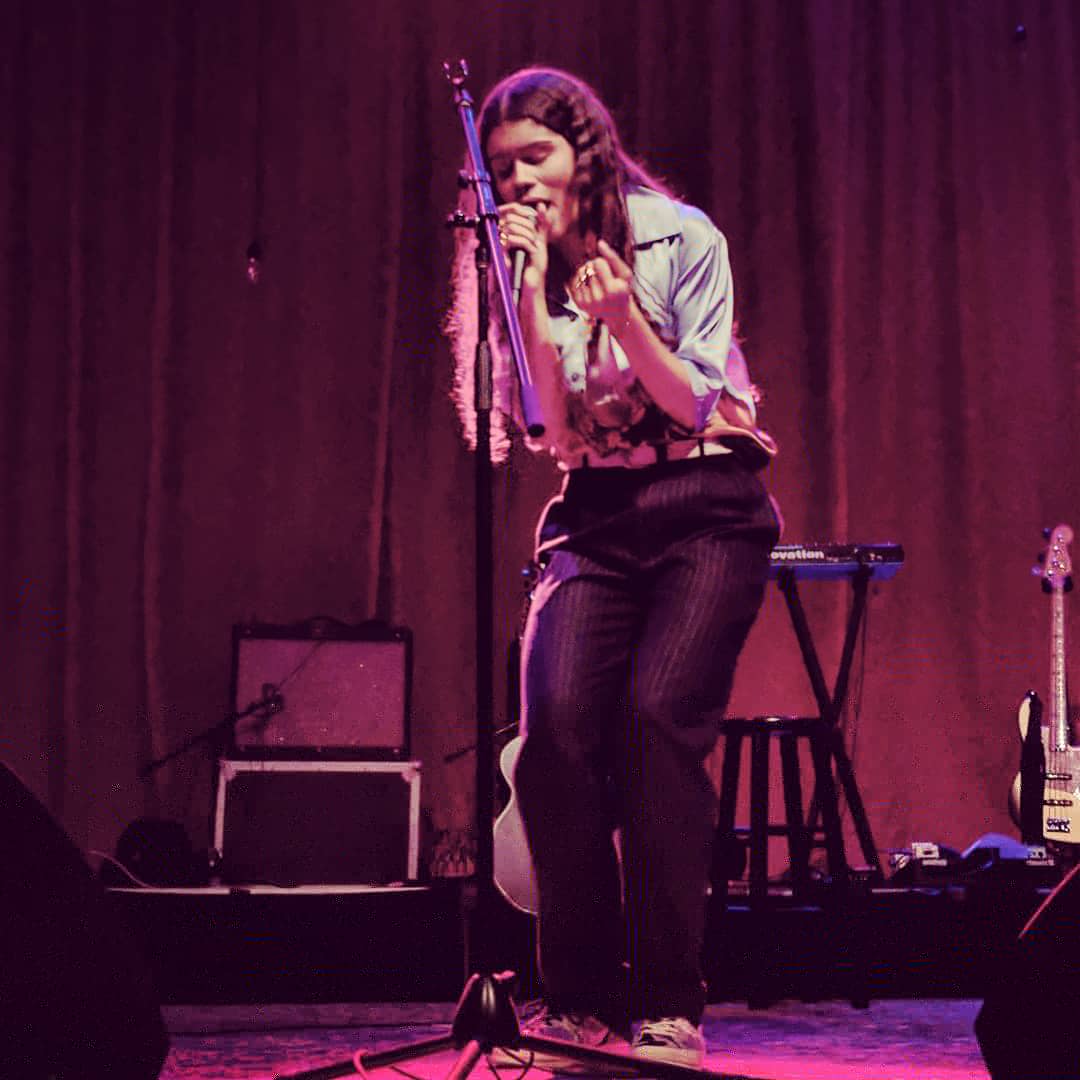 thefaakehipster's tweet photo. @amalou //@ThaliaHallChi // 5.2.18 // story to come #music #newmusic #pop #indie #chicago #livemusic #musicphotography https://t.co/G6JTfo9CtD