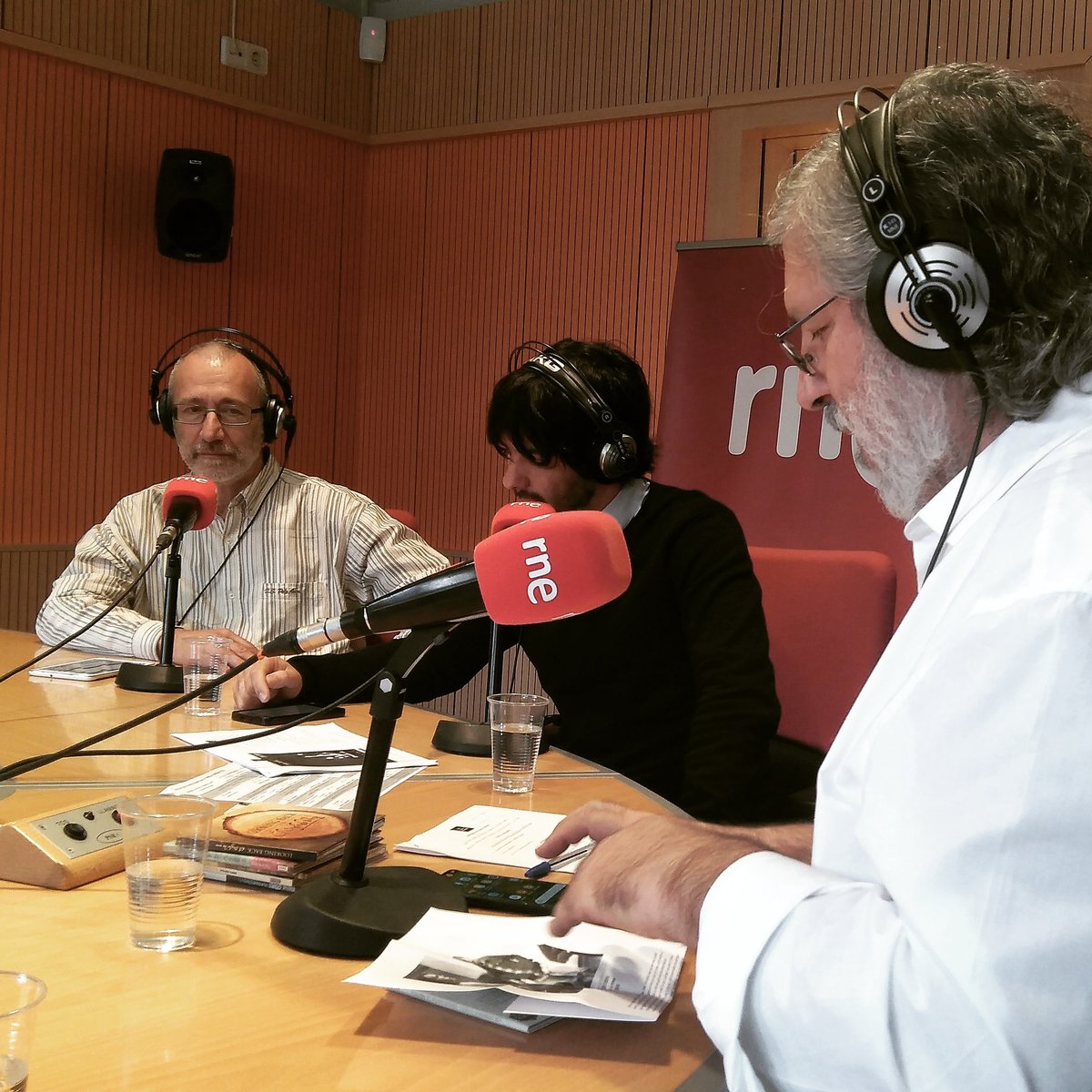 monterojosean's tweet photo. Esta mañana el equipo de @makinguclm hemos disfrutado de la emisión en directo de @Discopolis3 en @radio3_rne #muspres https://t.co/QYrT4bRqJR
