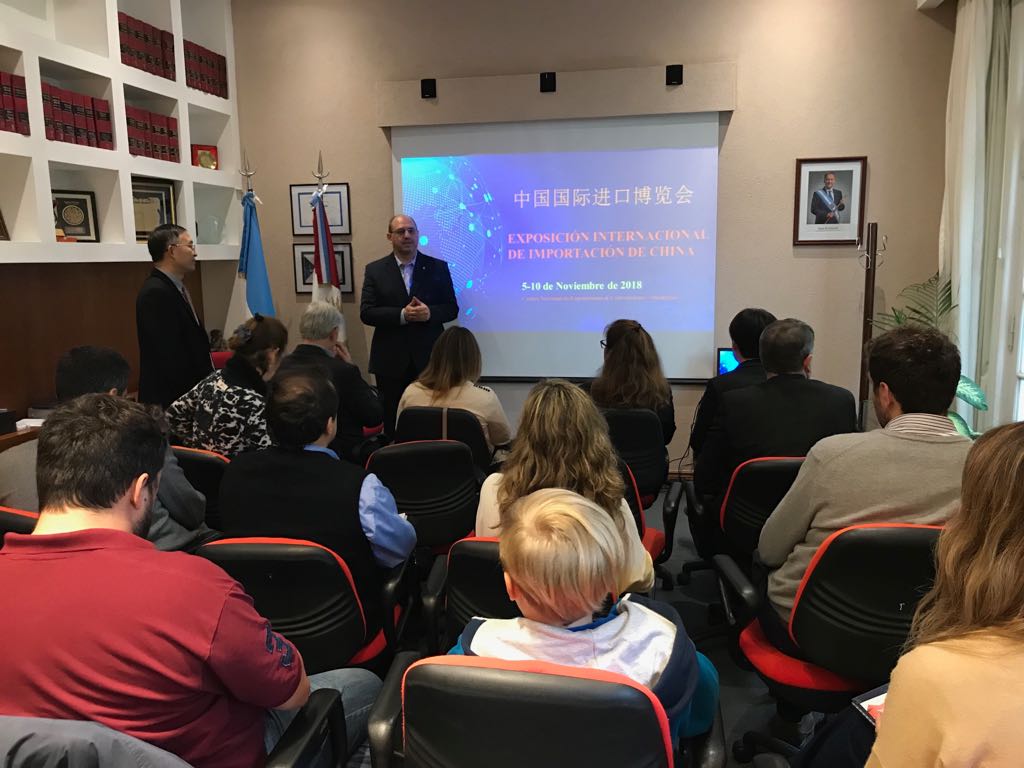 AERCAvm's tweet photo. La Presidenta de #CACEA, @carolbent, junto a otros directivos de @AgenciaProCba, participa del encuentro con el Consejero Económico y Comercial de la Embajada de China en Argentina, Chengyu Zhai.
#exportarSI
#JornadasMayo2018 https://t.co/5EeTo4otqb