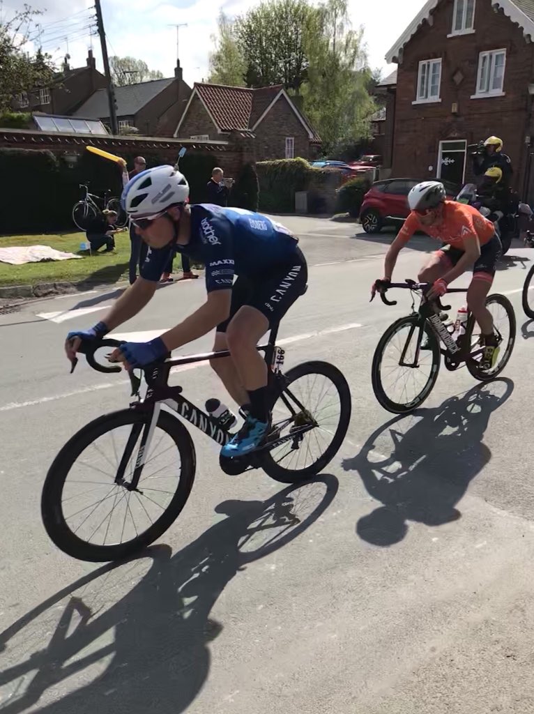sam_eth1's tweet photo. @CanyonEisberg @letouryorkshire Coming through Walkington https://t.co/tJU5BRvoIL