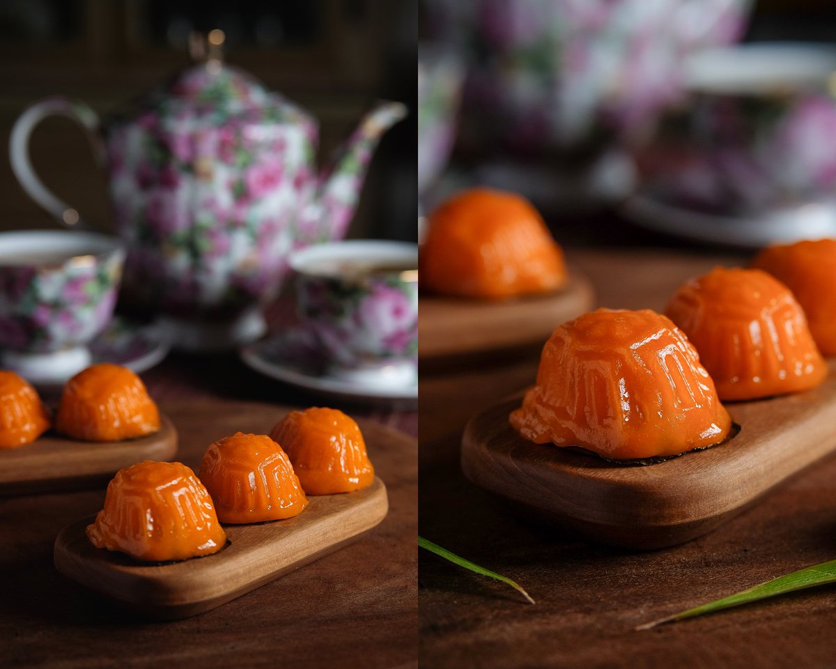 darimo__'s tweet photo. My mom has a lot of antique tea sets.
And I really love wooden boards &amp; plates.
And we both love Malaysian kuih. https://t.co/Nkw4FiLuv0