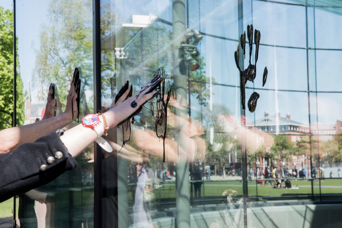 disob_futures's tweet photo. #ShellsDirtyHands are washed away. What remains is the enduring stain on institutions that accept Shell’s sponsorship. We urge the @vangoghmuseum to #DropShell https://t.co/raweLdJnXa