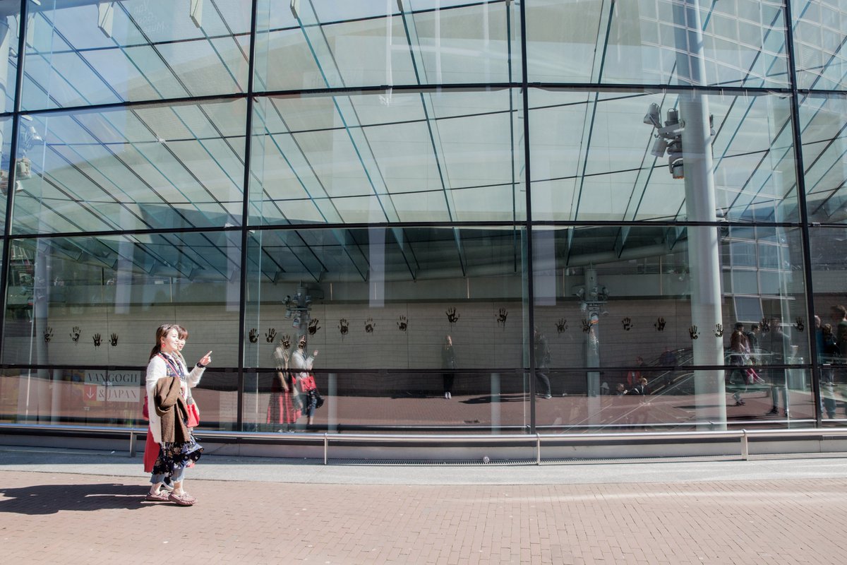 disob_futures's tweet photo. #ShellsDirtyHands are washed away. What remains is the enduring stain on institutions that accept Shell’s sponsorship. We urge the @vangoghmuseum to #DropShell https://t.co/raweLdJnXa
