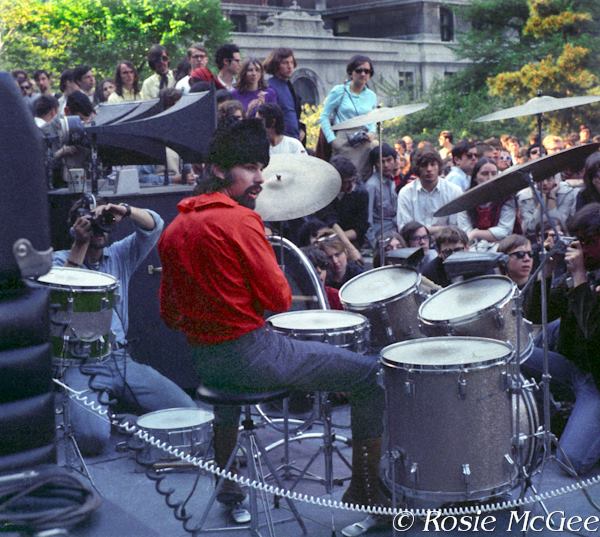 mickeyhart's tweet image. On May 3rd, 1968 Columbia University students organized a strike/protest. Rock Scully reached out to the strike organizers &amp;amp; offered to do a free show for the students. Live footage of the @GratefulDead performing 50 years ago today in the link. mickeyhart.net/news/today-bac…