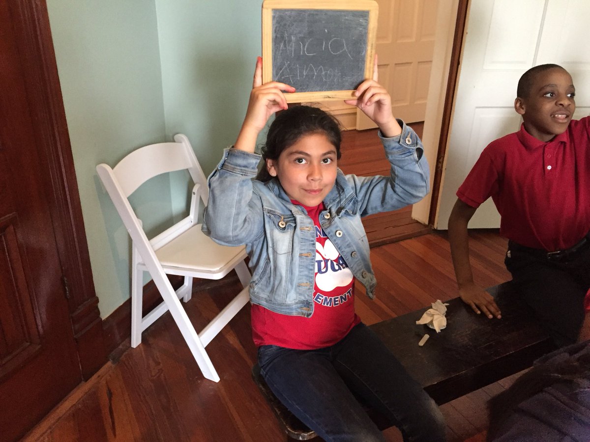 msaguilar11's tweet photo. Next our lesson with slates, soap stone and dip pens. @KennedyCougs @Alief_SS #fortbendmuseum https://t.co/9g3H66ETLU