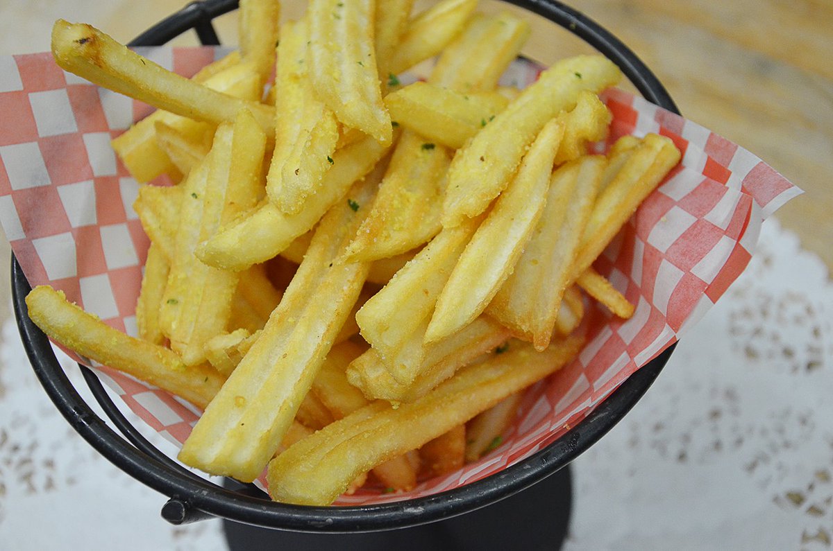 The_CopperPenny's tweet photo. When it's warm but calling for rain and you just want to get your patio on #ugh. 🙄 You'll have to enjoy our legendary fries inside! https://t.co/SGWki98zwE