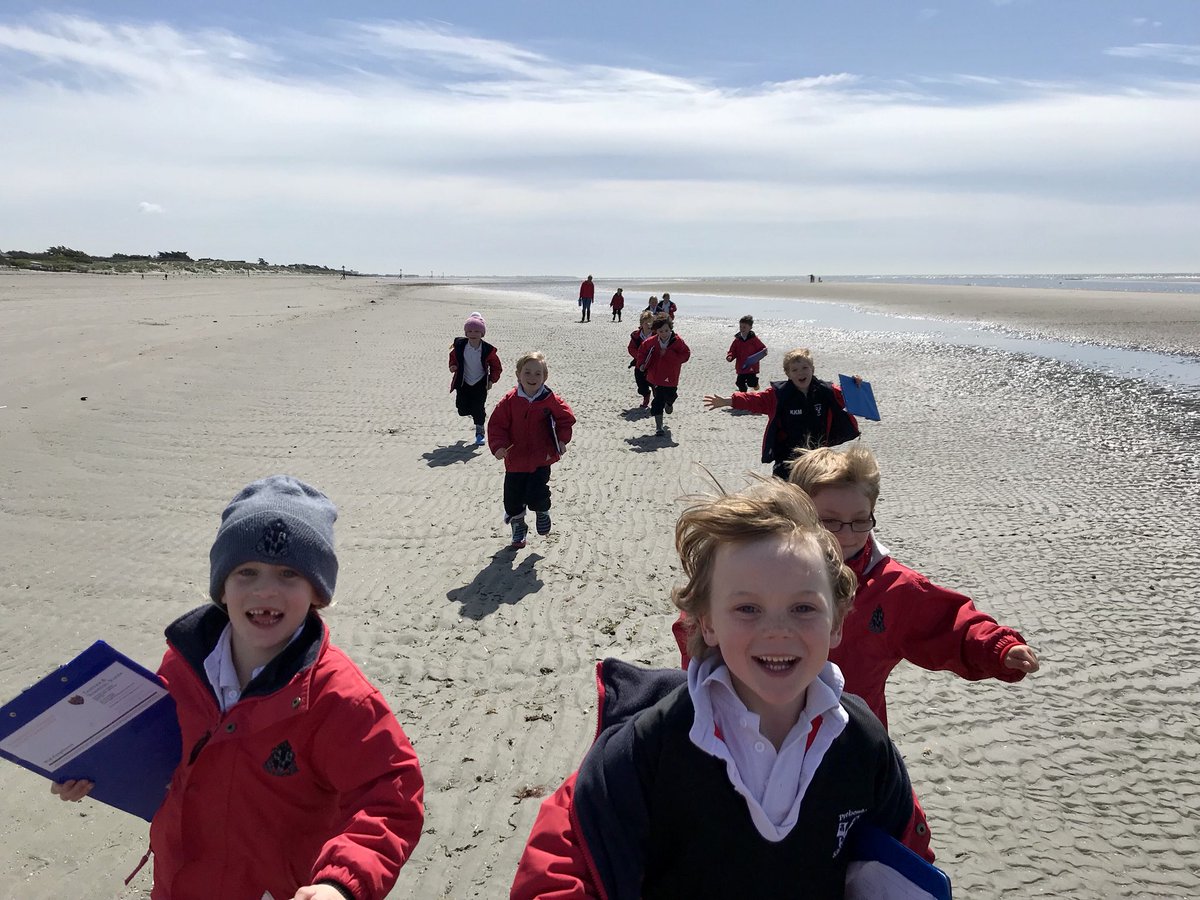 ThePrebendal's tweet photo. Y1 Beach School today - perfect weather! https://t.co/SgGh366p9T