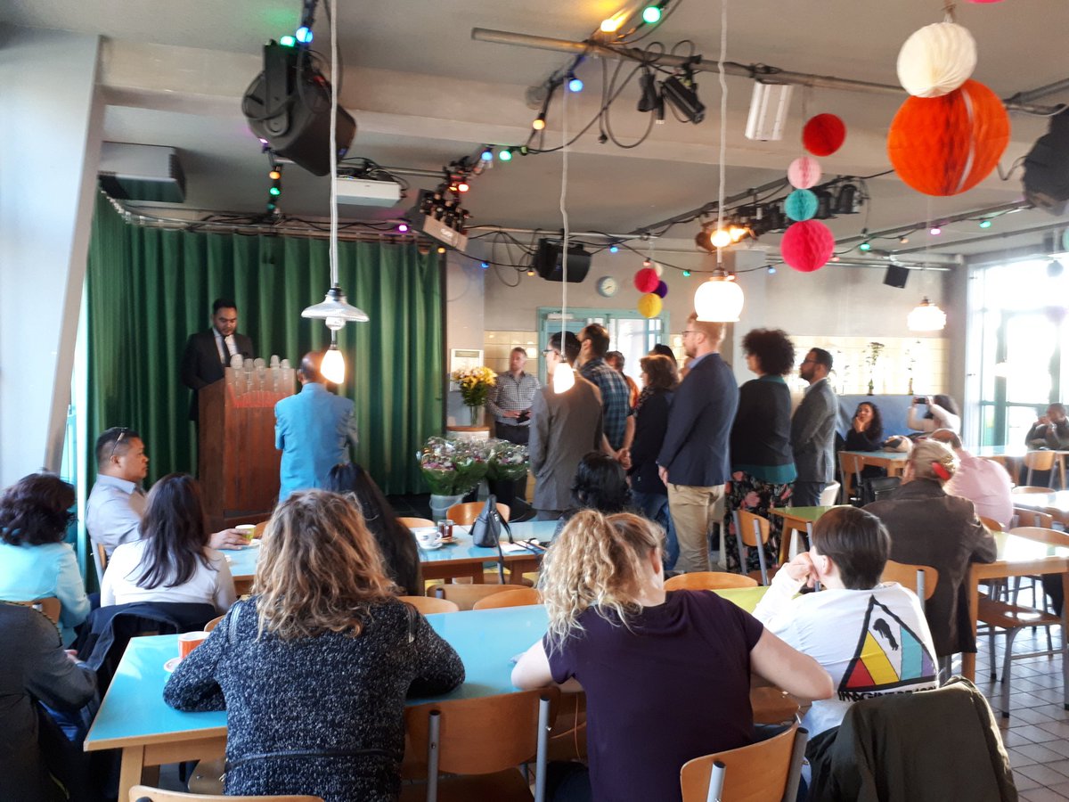 Leden #wijkraden in #feijenoord worden door scheidende gebiedsvoorzitter <a href="/ElbayFatih/">Fatih Elbay</a> geïnstalleerd