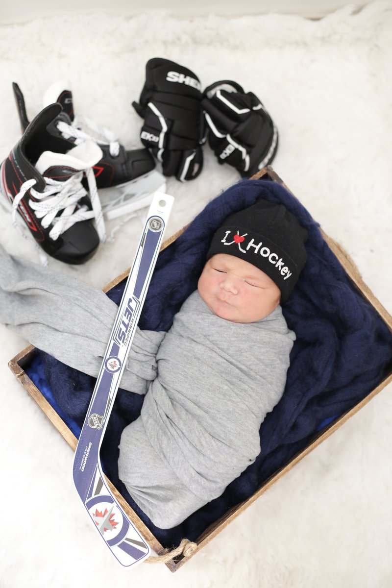 BoschFilthy's tweet photo. GO JETS GO!!! He's 4 days old in this picture &amp; already wants a cup in Winnipeg! #futureprospect #GoJetsGo #WinnipegWhiteout @NHLJets https://t.co/4eKxRhhE09