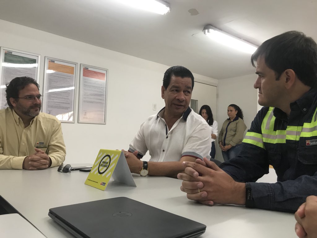 Hoy estuvimos visitando la planta de Ternium en Malambo para conocer el proceso de producción del acero y ultimando detalles para la puesta en marcha de la construcción de la siderúrgica en nuestro municipio.