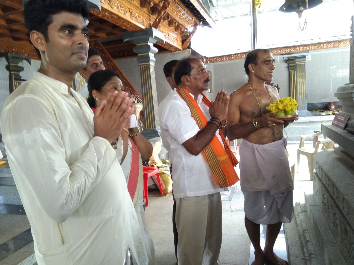 lalajirmendon's tweet photo. 👆*ಲಾಲಾಜಿ ಆರ್ ಮೆಂಡನ್ ನವರು
 ಪಡುಬೆಳ್ಳೆ ಮಹಾಲಿಂಗೇಶ್ವರ ದೇವಸ್ಥಾನ ಸನ್ನಿದಿಯಲ್ಲಿ* https://t.co/lyzEh4lG4f