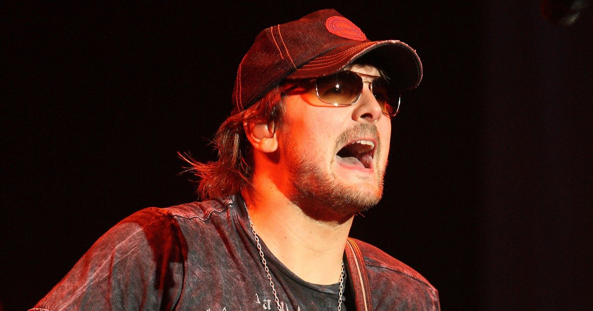 Happy birthday Eric Church! Watch his unplugged 2009 performance of \"How \Bout You\"  