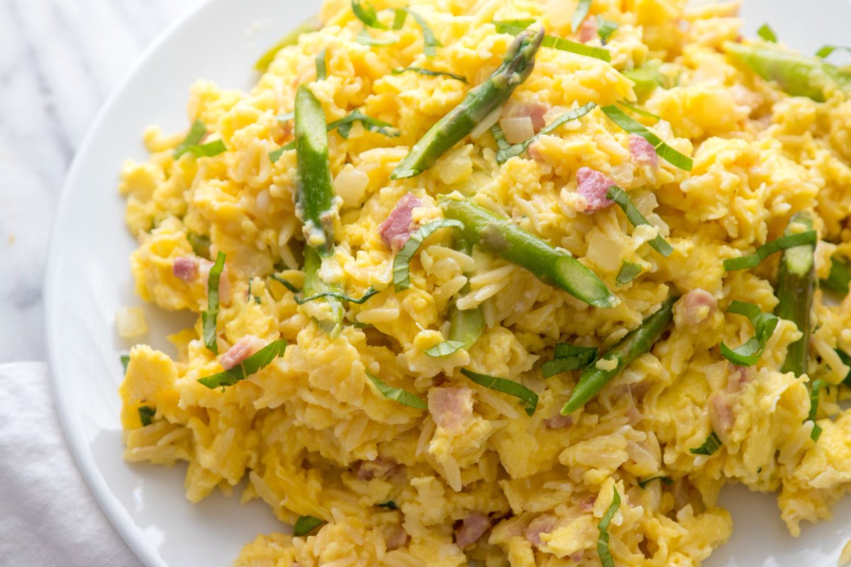 Giadzy's tweet photo. Pasta for breakfast - yay or nay? We say YES if it's in the form of this scramble, loaded with pancetta, smoked mozzarella &amp; springy asparagus. https://t.co/knMBHXVRos https://t.co/YuYnA2RKkg