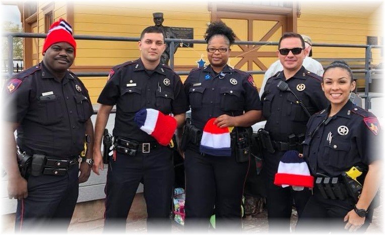 hhloctex's tweet photo. #FirstResponders in Tomball, TX getting #HeroHats for their help during #HurricaneHarvey #HarveyHeroes https://t.co/WHeAmgIM1b