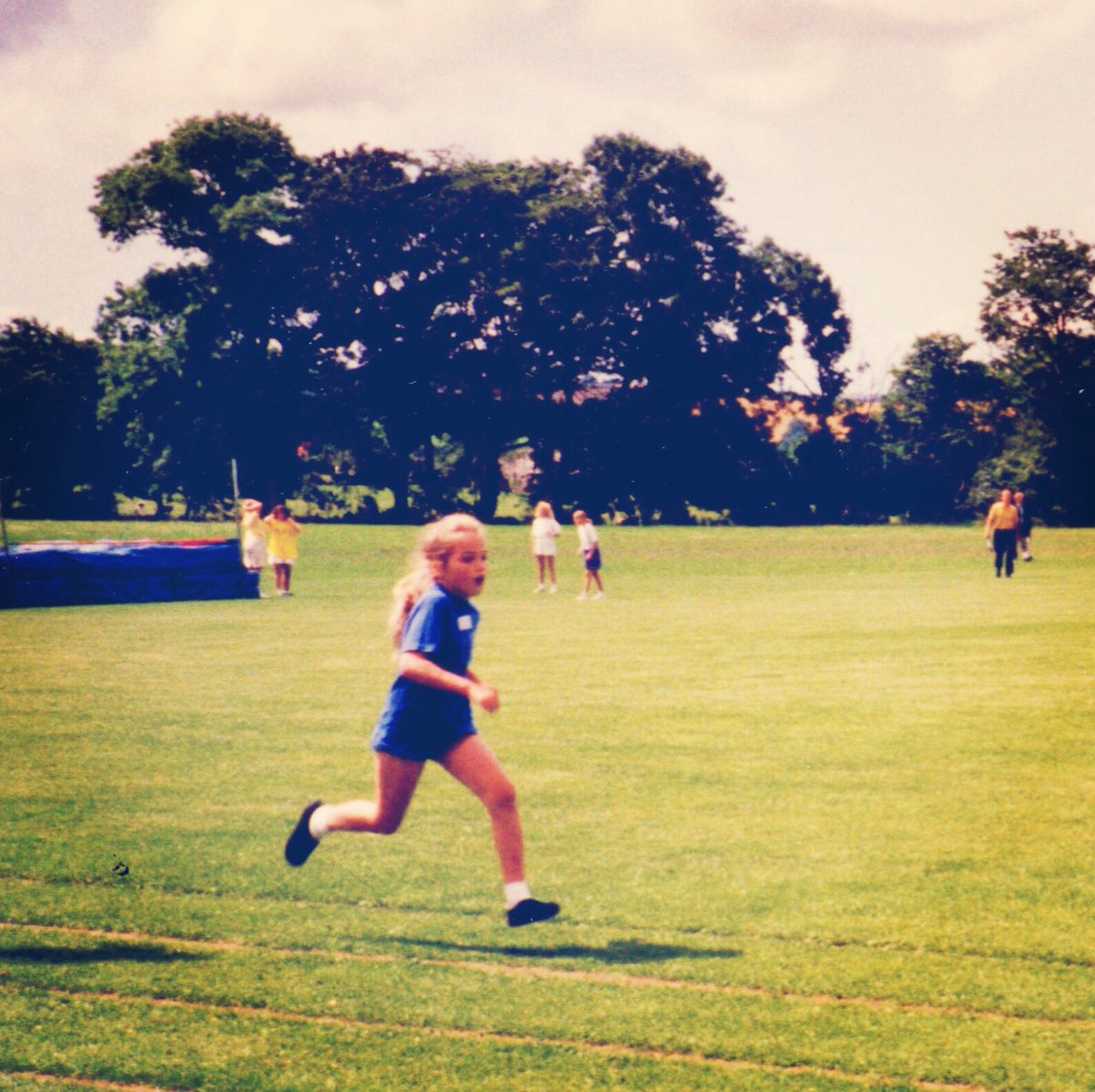 sweat_it_dunn's tweet photo. My 90s PE kit look was strong! 🙈I’ve just added a blog post with a bit of background about my sisters and I (link in bio 🔝)...I haven’t included too many old photos! K x #tbt #90sfashion #sport #fitfam #run #runners #runningcommunity #sisters #family https://t.co/BZw16Jk1Vb