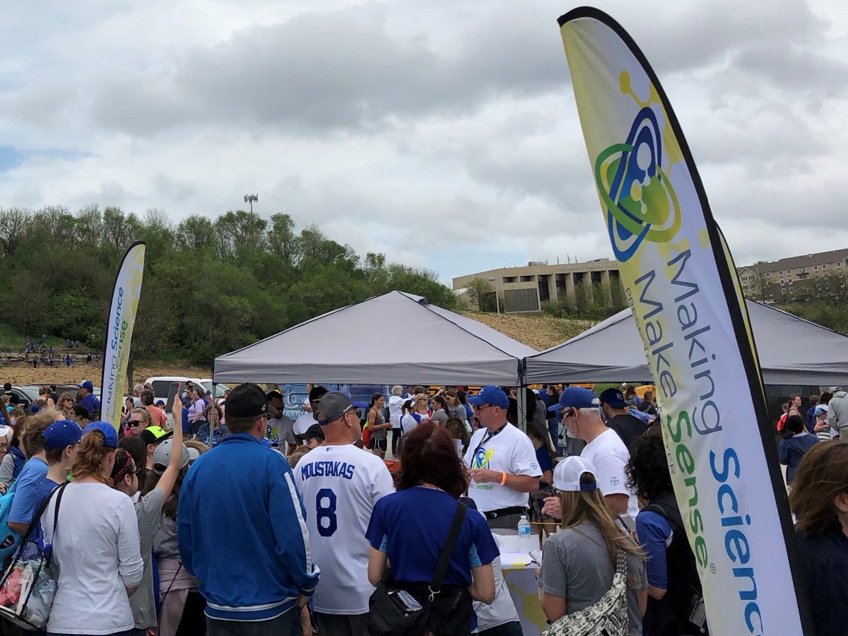 Bayer4CropsUS's tweet photo. Today we’re at #SchoolDayAtTheK, Kansas City’s largest educational field trip with hands-on #STEM activities. To show students how fun #science can be, we’re making #AlkaRockets! #MakingScienceMakeSense https://t.co/PhGRgoZsd3