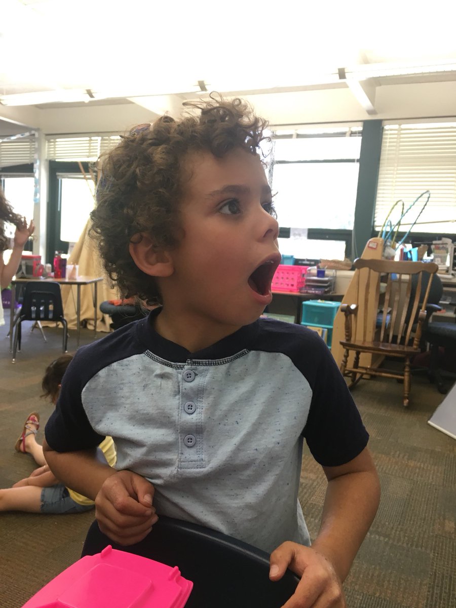 Rimonim_SSDS's tweet photo. The moment when your realize it’s Thursday and not Wednesday! #BrainBreak #SillyStudents #HeStoodLikeThisForAWholeMinute https://t.co/SXXsLnRcRp