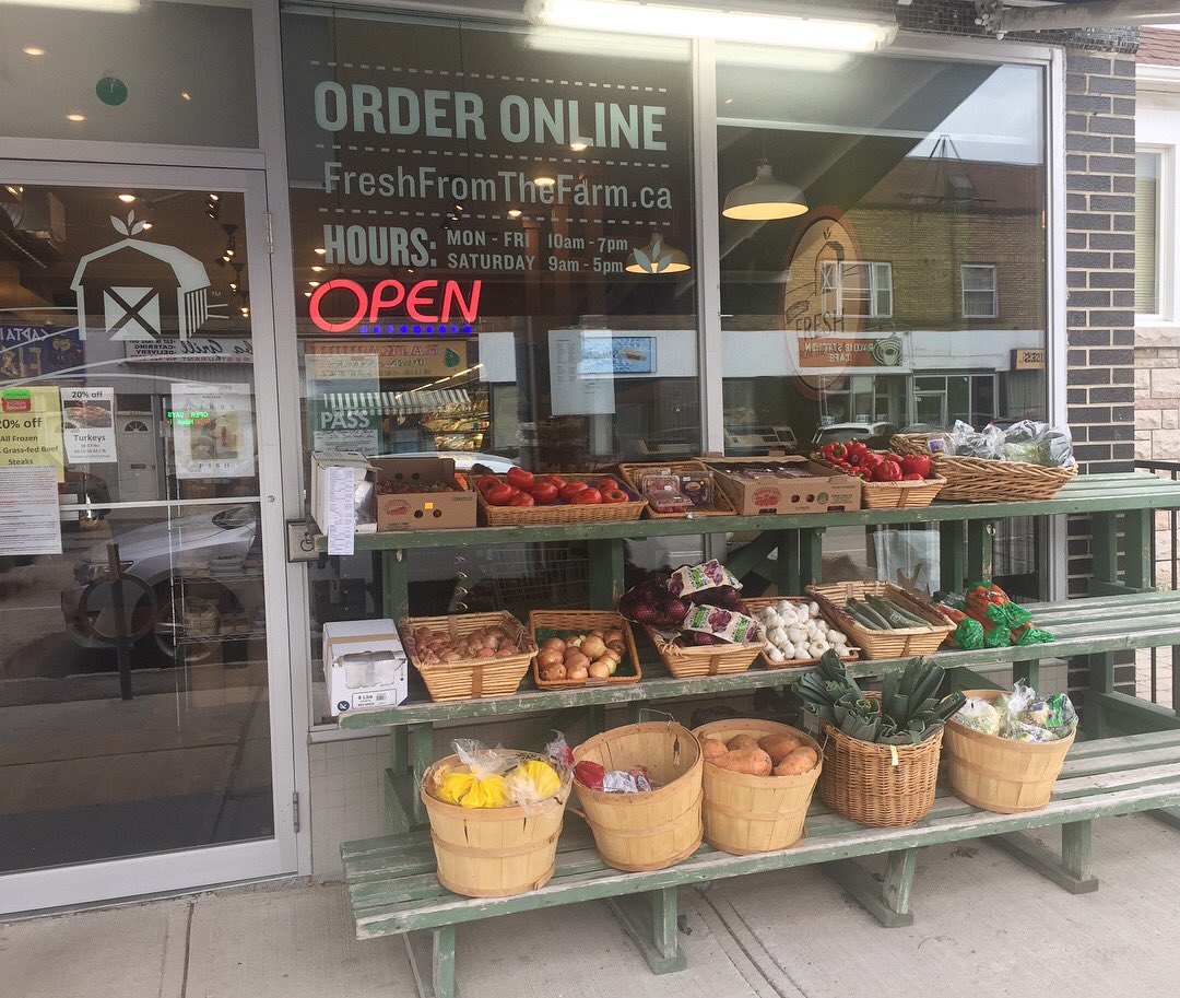freshfromfarmTO's tweet photo. This week: FRESH GRASS-FED BEEF. 
Plus fresh turkey chili and beef chili from our kitchen! #FreshFromTheFarm https://t.co/ftPke0DFcj