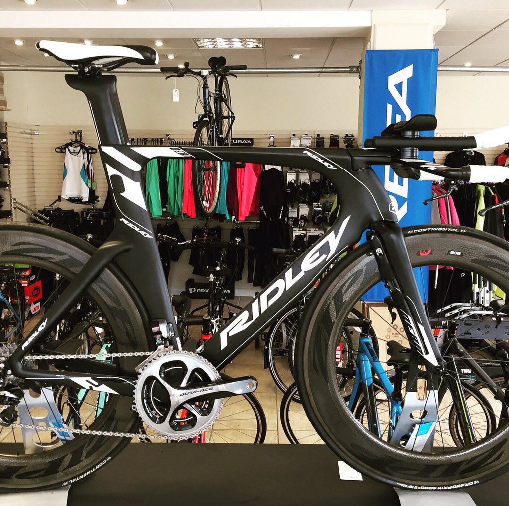 athlostriathlon's tweet image. This little beauty from @Ridley_Bikes getting ready for its new home in Lincolnshire #DeanFAST #BeTough #timetrial #triathlon #swimbikerun #ironman #zipp