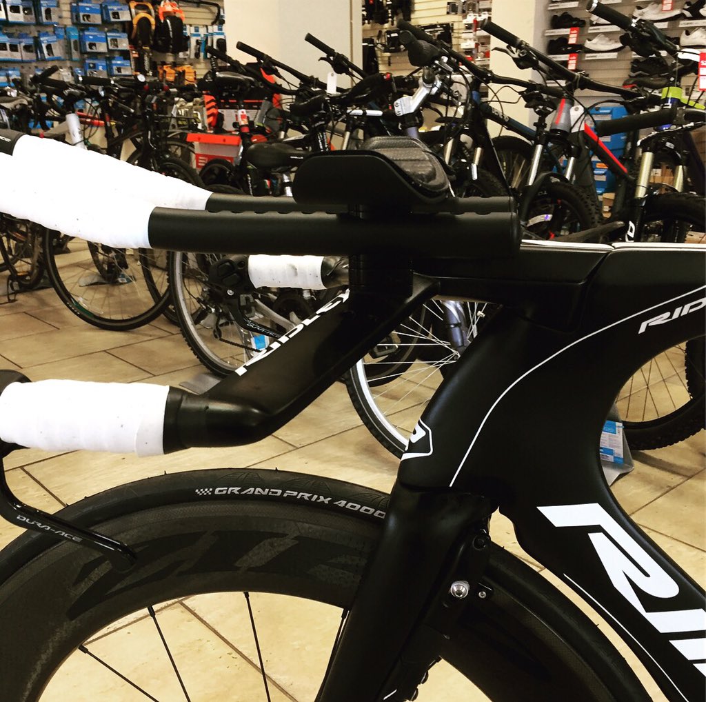 athlostriathlon's tweet image. This little beauty from @Ridley_Bikes getting ready for its new home in Lincolnshire #DeanFAST #BeTough #timetrial #triathlon #swimbikerun #ironman #zipp