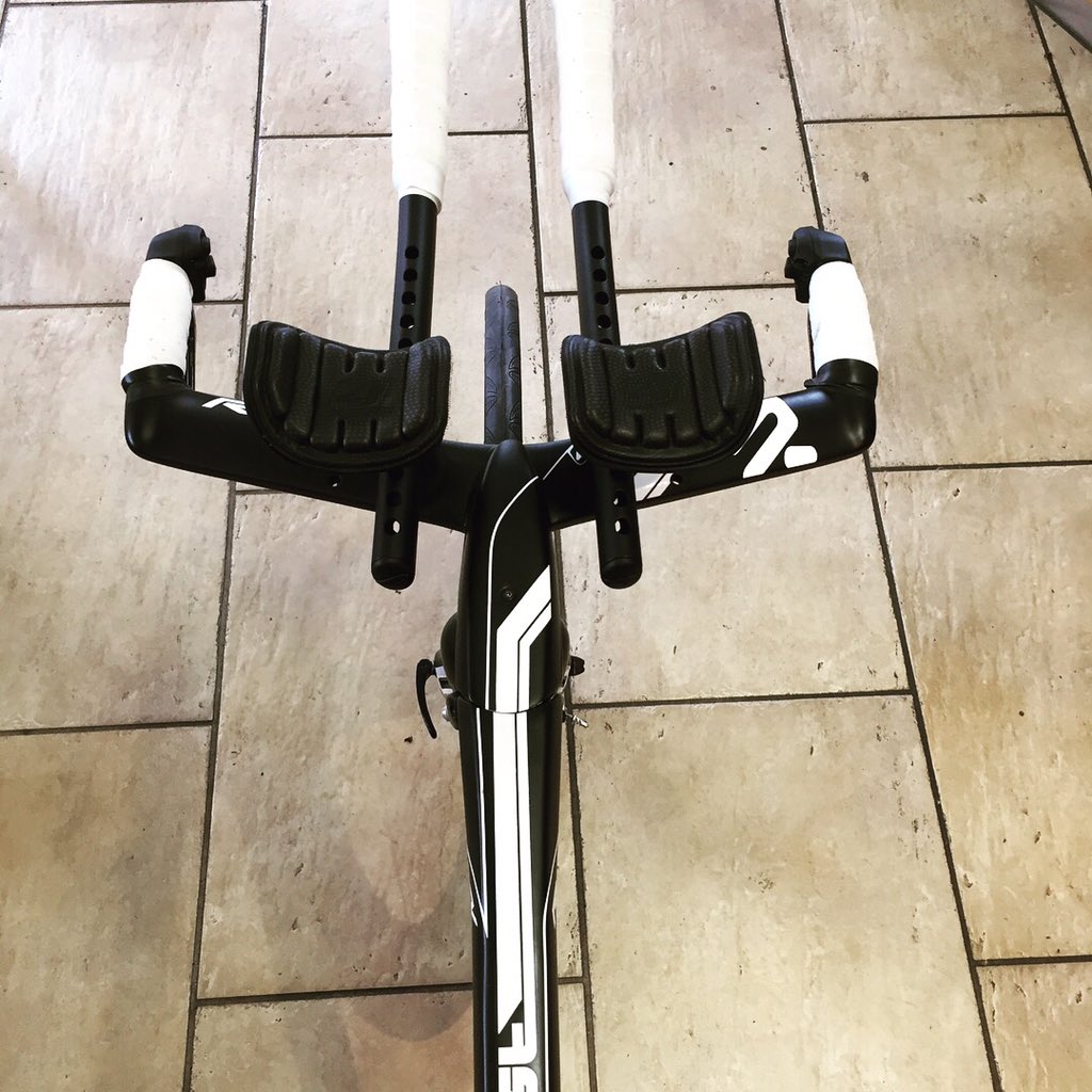 athlostriathlon's tweet image. This little beauty from @Ridley_Bikes getting ready for its new home in Lincolnshire #DeanFAST #BeTough #timetrial #triathlon #swimbikerun #ironman #zipp