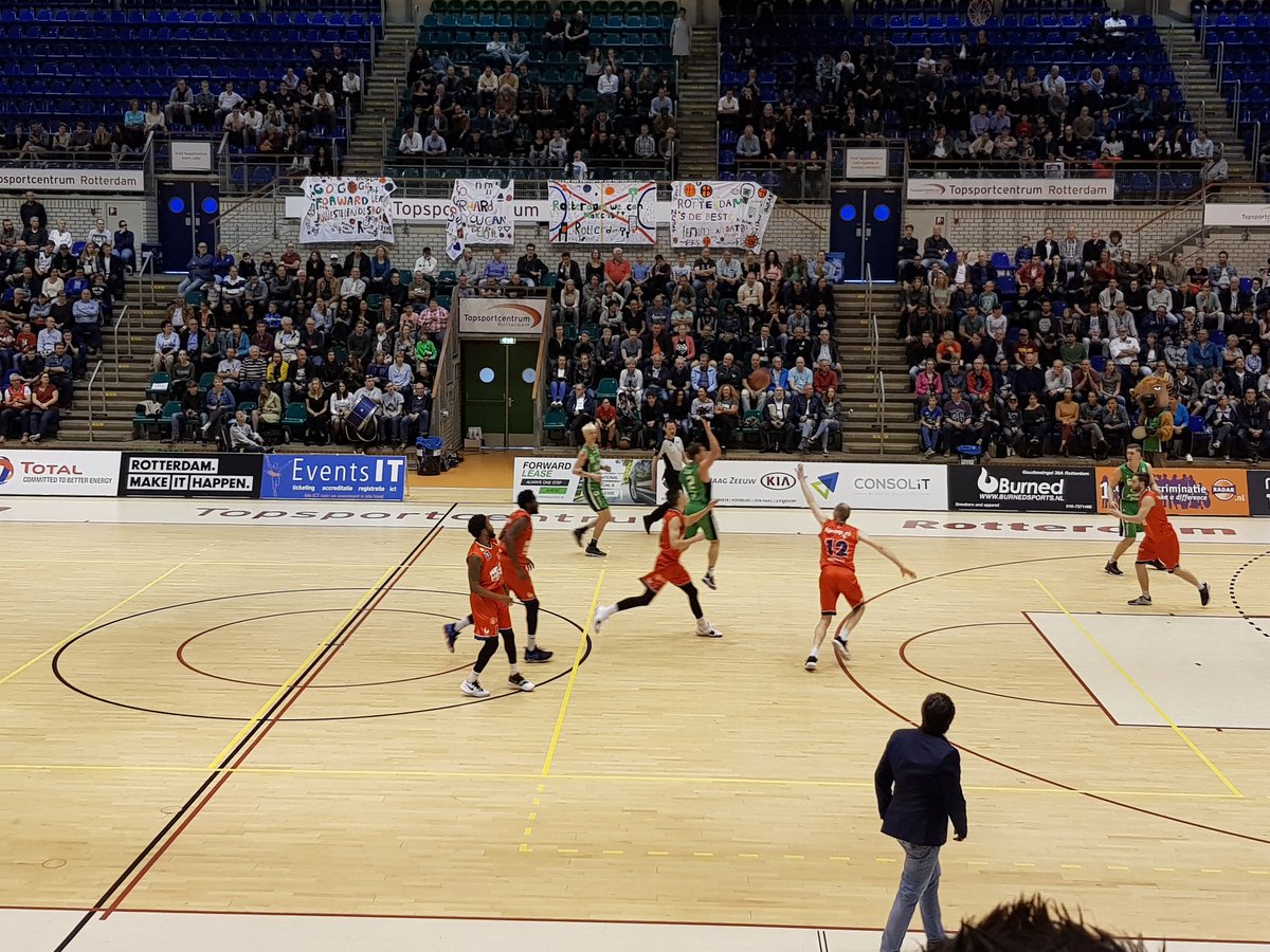 EventsIT's tweet image. Rotterdam Basketbal tegen New Heroes Den Bosch. Playoff wedstrijd met ook fans op de tweede ring! En spannend!