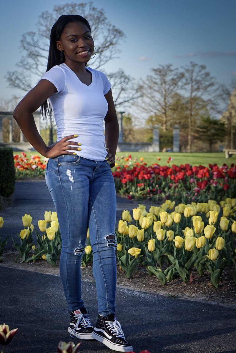 iCaptureMedia_'s tweet photo. Here are some examples of my last Senior Photo session. What do you think?? https://t.co/yqDz0Mtdhz