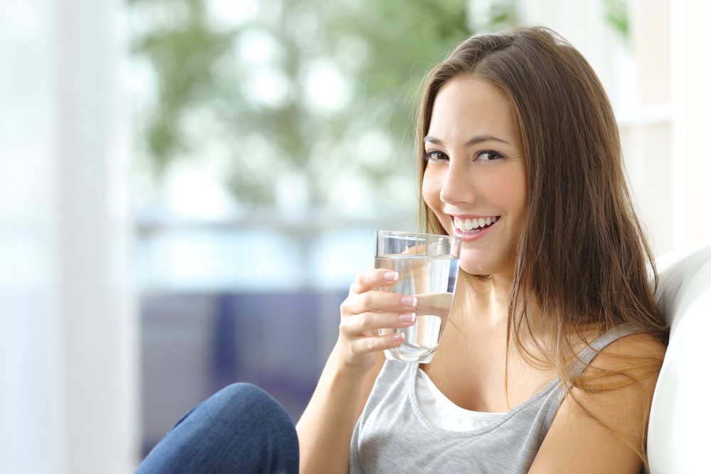 Kemptvillesmile's tweet image. #SmileTips: drink #water multiple times a day to flush #bacteria and prevent acid build up on the #teeth and in your mouth.