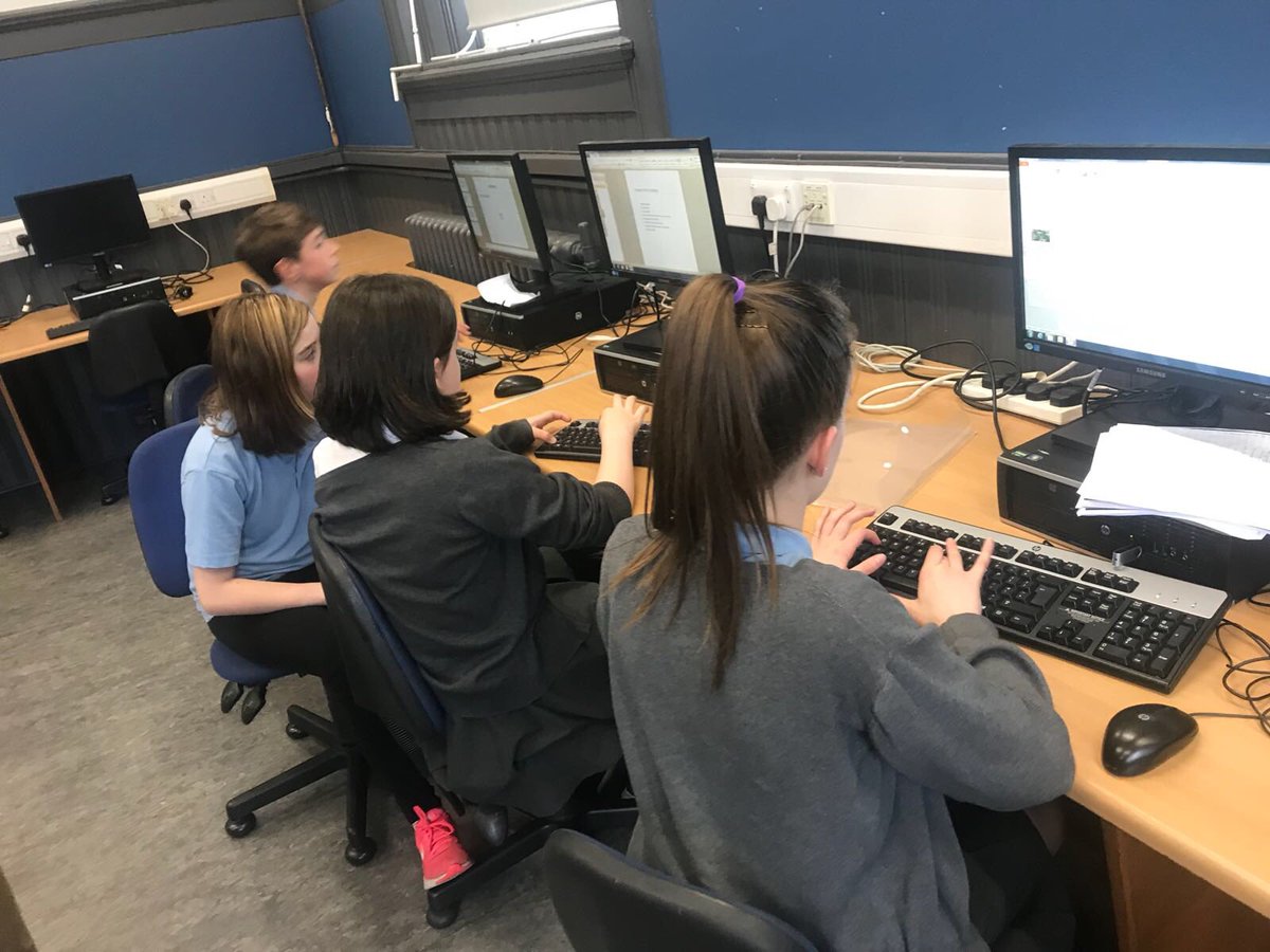 LangsidePri's tweet photo. Our Jacobs STEM club working hard today #STEMGlasgow #jacobsengineeringchallenge https://t.co/aZDhidrQxw