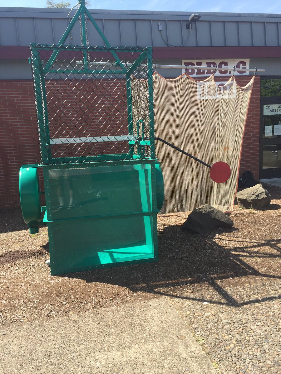 Who is ready for the dunk tank!?!? Come out in front of the college and career center to join in on the fun!