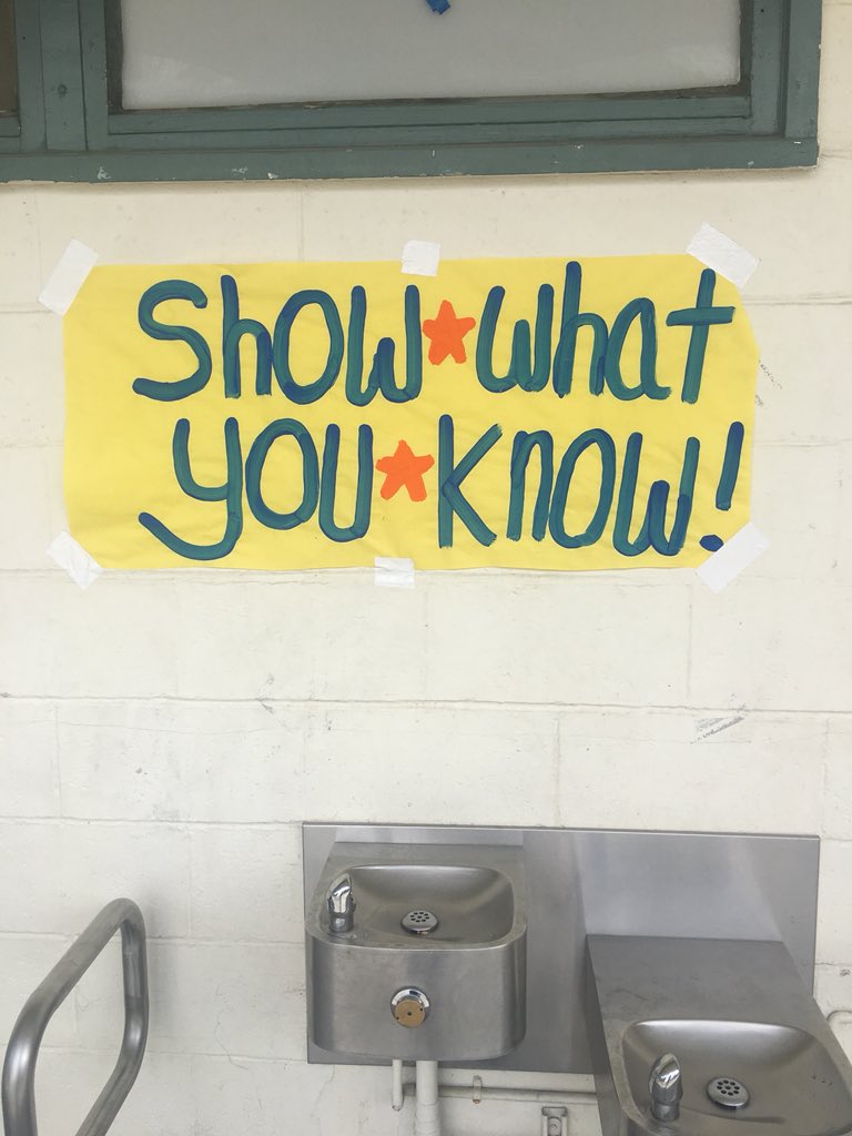 janis_heden's tweet photo. Primary Students @PHEdinos supporting upper grades! You can do it!! #WordsOfSupport @MtDiabloUSD https://t.co/OcoLea5tEI