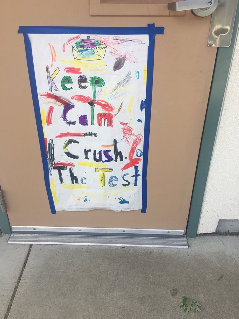 janis_heden's tweet photo. Primary Students @PHEdinos supporting upper grades! You can do it!! #WordsOfSupport @MtDiabloUSD https://t.co/OcoLea5tEI