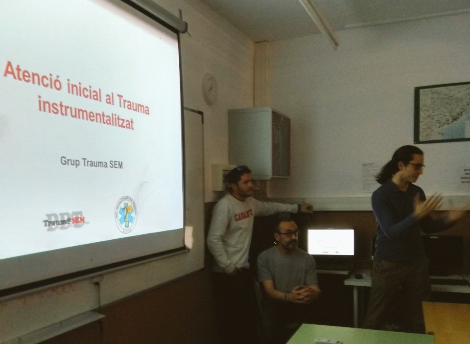 soctescat's tweet photo. Gran feina!!
Avui membres de GdT #SoCTES @SoCMUE han repassat amb futurs #TES els aspectes més importants de les lesions per agents físics i l'atenció al trauma instrumentalitzat
#SocialTES #EquipTES
#desenvolupamentcurricular https://t.co/3BDTFpcExe
