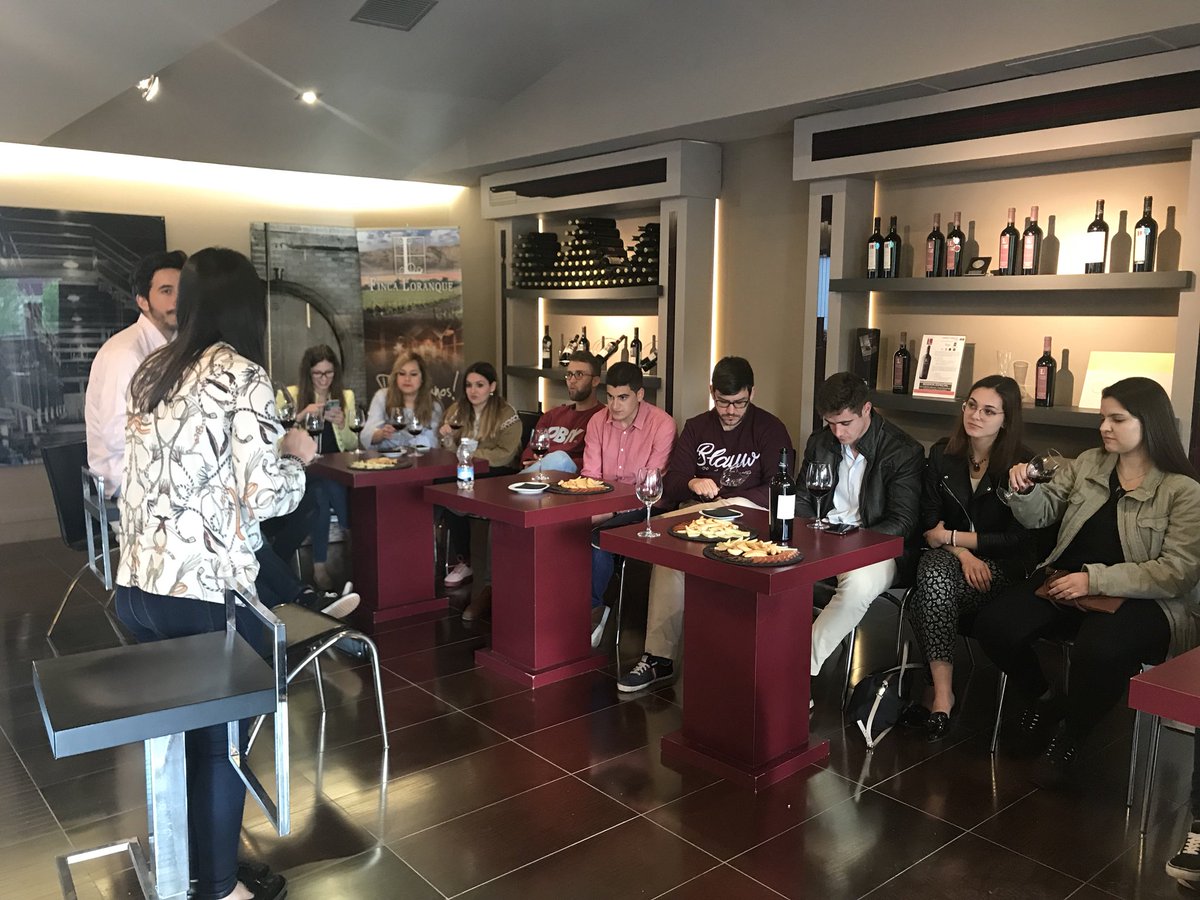 MNINToledo's tweet photo. @FincaLoranque Y cerramos nuestra visita a @FincaLoranque, ejemplo de experiencia empresarial de éxito en los mercados internacionales, probando algunos de los caldos de esta magnífica bodega https://t.co/piNKSTVOQp