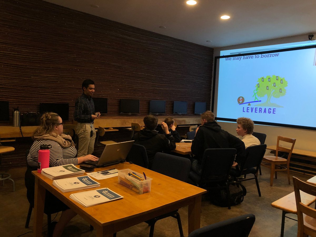 FinBegOR's tweet photo. Huge THANK YOU to one of our wonderful partners, @ClackamasFCU. This year 10 of their employees have volunteered 102 hours, teaching local schools and community based organizations our #FinBegOR workshops. They have helped us educate over Three THOUSAND students in #Clackamas! https://t.co/blcLmGKNi6