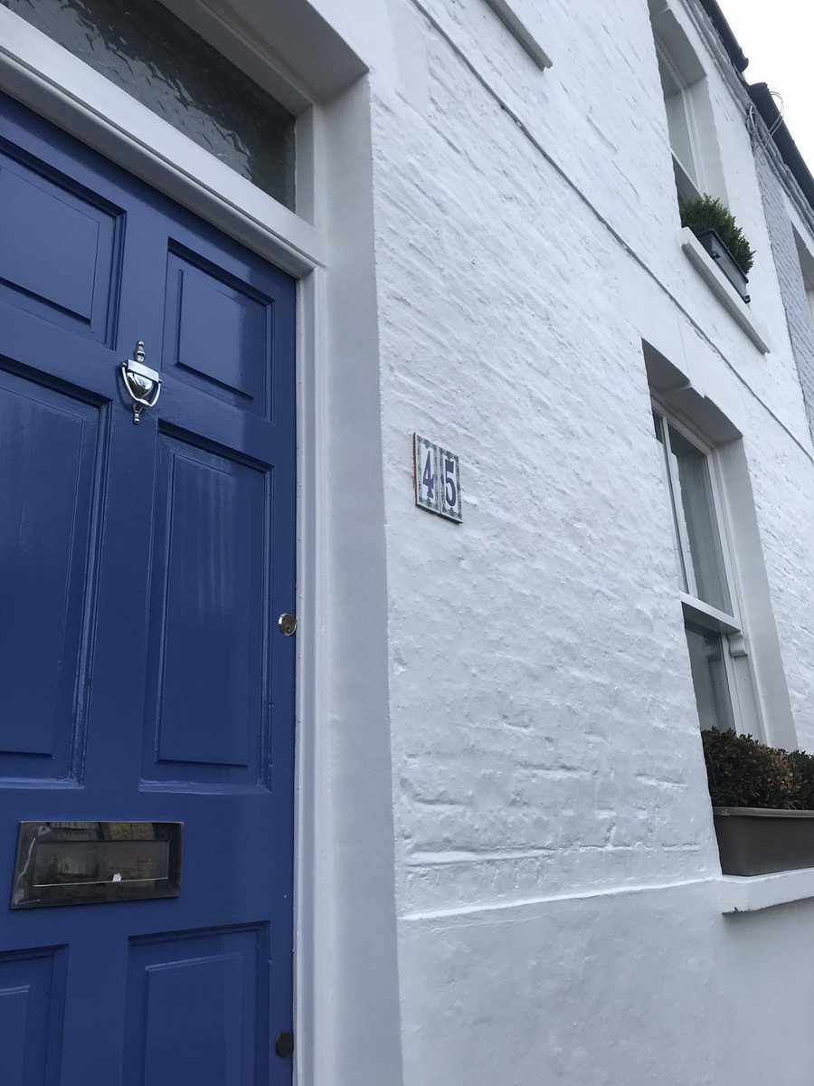 Colourevolut1on's tweet photo. Clients in Hammersmith booked us earlier this year ⛄️to have outside of his house redecorated🏠. As soon as sun has come out we’ve done it for them. They are now very happy as house looks great before summer ☝️☀️ https://t.co/YnbToC2xHq