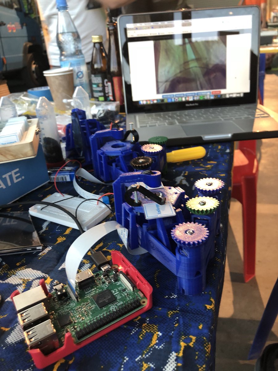 weareGIG's tweet image. We found a #rotifer and a #nematode in a moss water drop @lu_cyP &amp;amp; @alexwastooshort @openplantsci