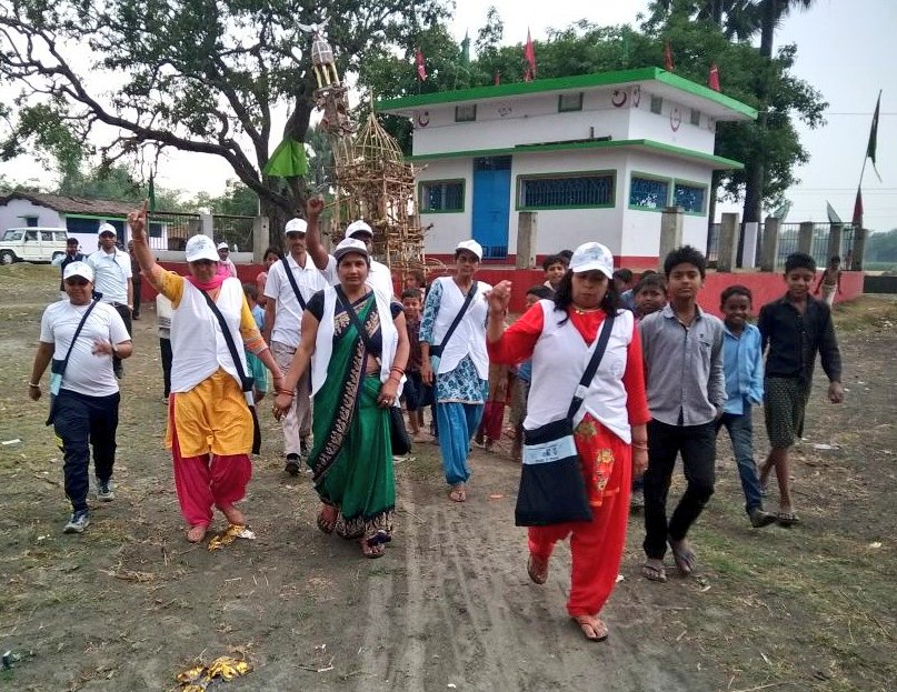 बंद करो बंद करो, खुले में शौच बंद करो!!

#ZSBP #ZSBPUP #SwachhBharat #ODF #ChaloChamparan #satyagrahaseswachhagraha #Swachhagrahis <a href="/LSBA_Bihar/">Lohiya Swachh Bihar Abhiyan</a> <a href="/shanmuzaffarpur/">Shan Muzaffurpur</a> @sbmgup