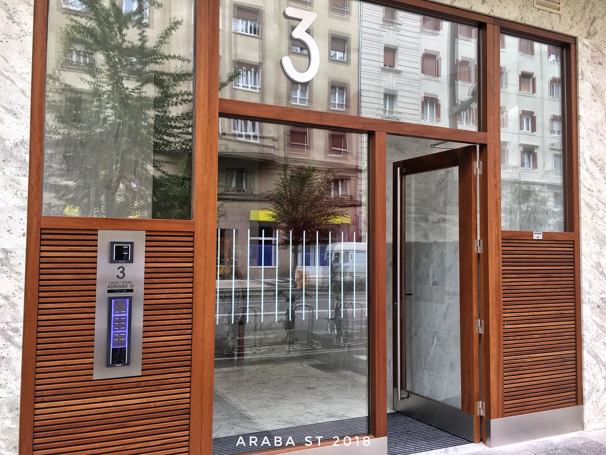 Araba_ST's tweet photo. Instalación de #videoportero en reforma de portal @ComelitIT #Ikall #Simplebus https://t.co/Cv2bzyWxQy