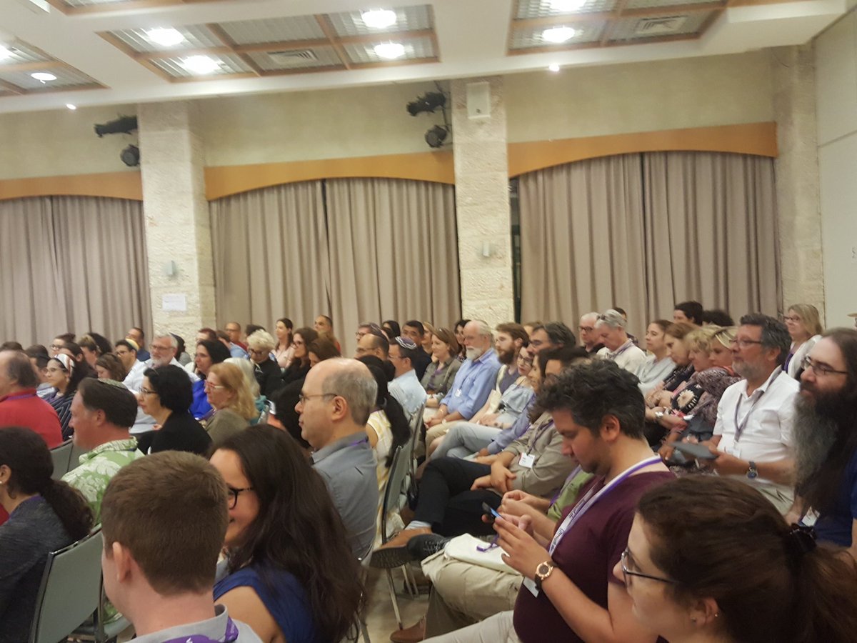 limmud's tweet photo. A roomful of Limmudniks being asked "Why are you here?", so your designated tweeter is tweeting πββοΈ #LimmudConnect https://t.co/X9zxKCP82S