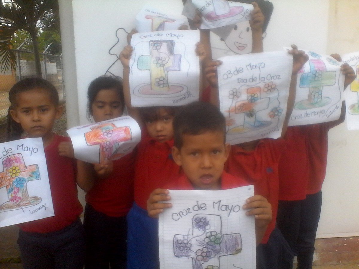 CEI_AndresBell's tweet photo. Agradeciéndole a la santísima cruz de mayo por nuestra vida educación y alimentos #1MillonChambaJuvenil  @FNNSimon @MPPEDUCACION @oleisa2010 @ninosimon_Lara @gestionperfecta https://t.co/joyA72Ul1U