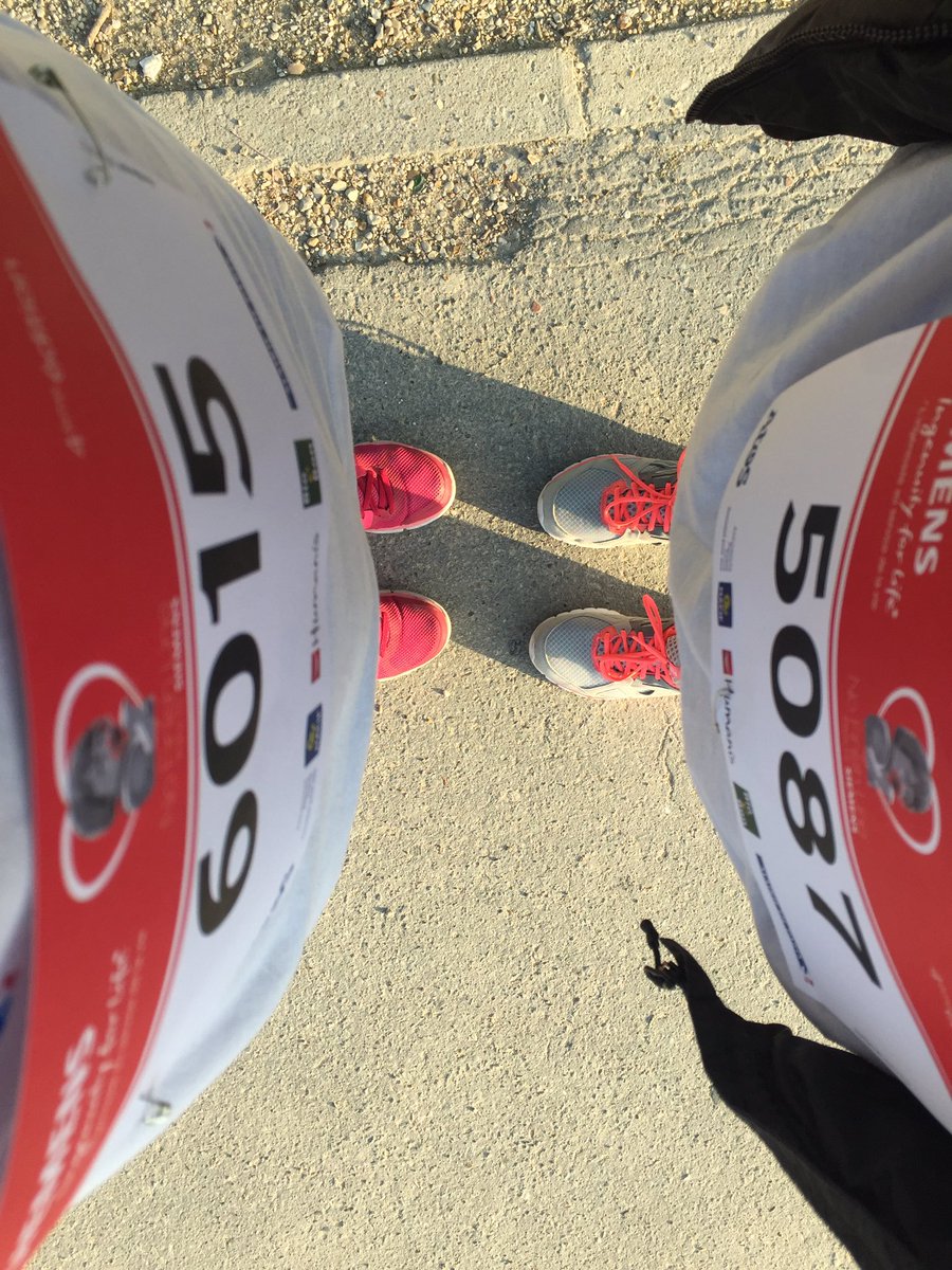 HyacintheB's tweet photo. En piste pour une belle cause : #NoFinishLineParis avec les jeunes des #FJT d'Ile de France @urhaj_idf @ALJTweet - Motivée avec @c_bellessa ! https://t.co/A9EHZ7LtKQ